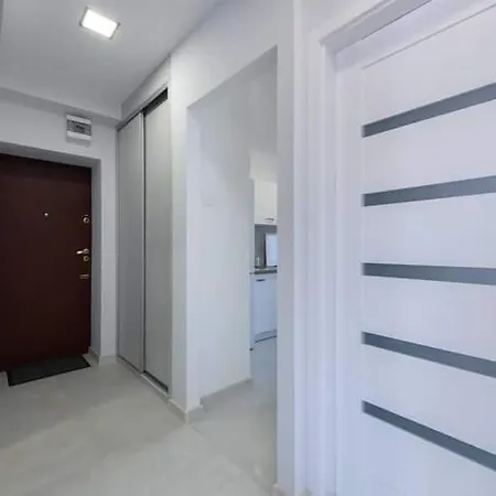 Blisko Monopolis, Centrum