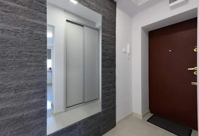 Blisko Monopolis, Centrum Apartman