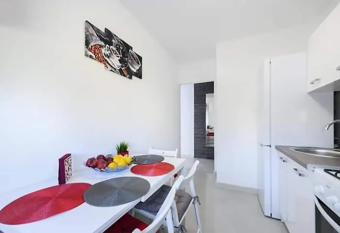 Blisko Monopolis, Centrum Apartmán