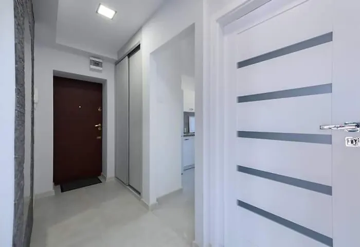 Blisko Monopolis, Centrum